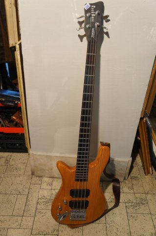basová gitara