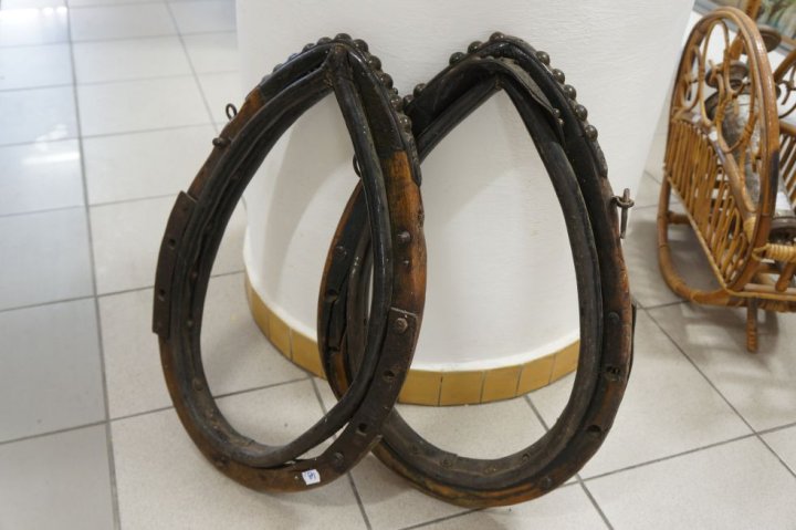 2x chomút