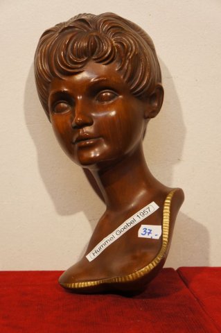 reliéf žena