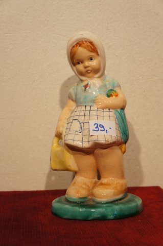 dievča s taškou