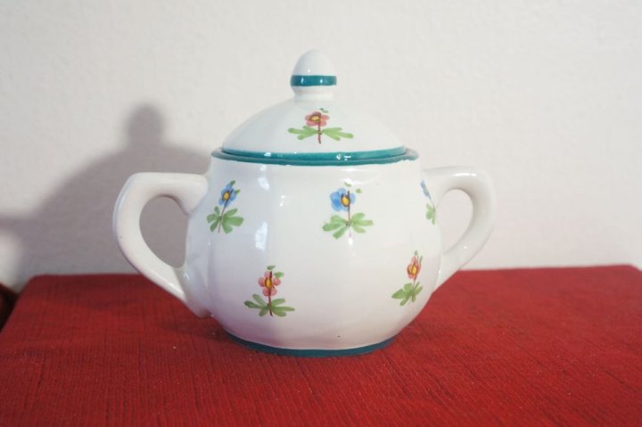dózička s poklopom