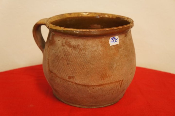 džbán