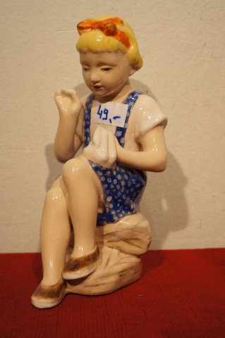 sediace dievča
