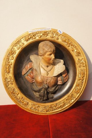 závesny reliéf