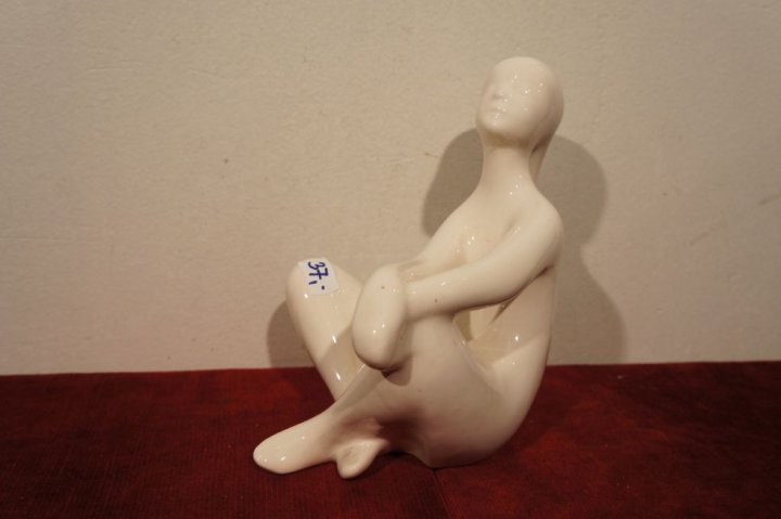 žena