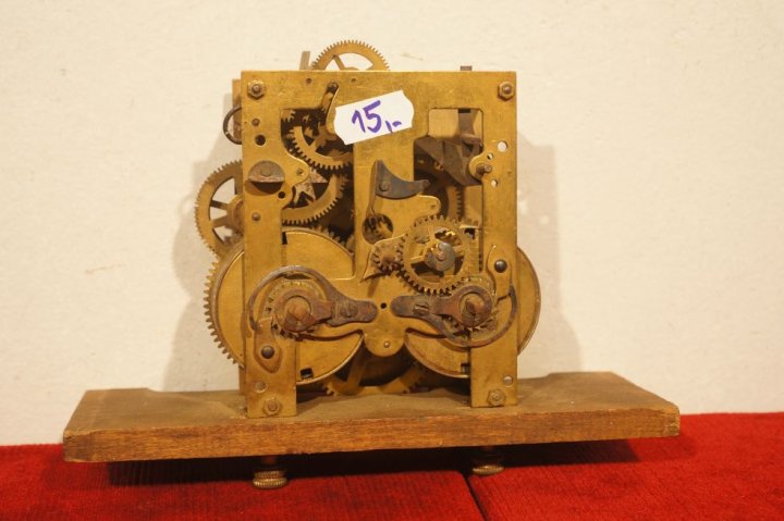 hodinový mechanizmus