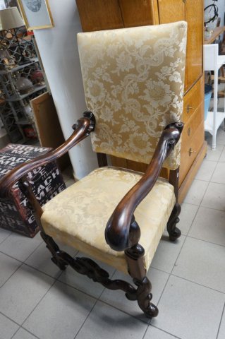 čalunene kreslo
