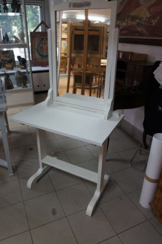 komzmetický stolik