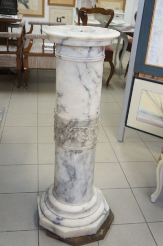 stĺp podstavec