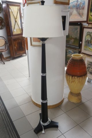 stojaca lampa