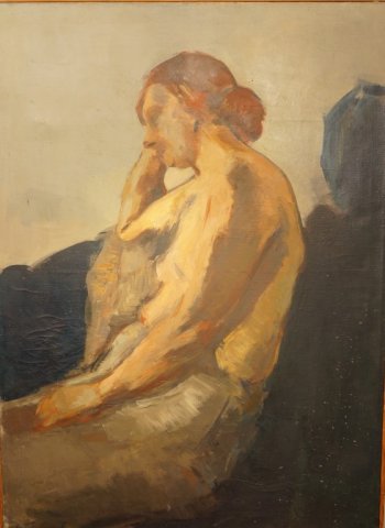 sediaca žena