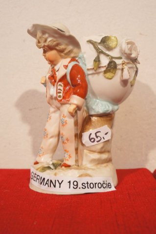 chlapec  vajíčkom