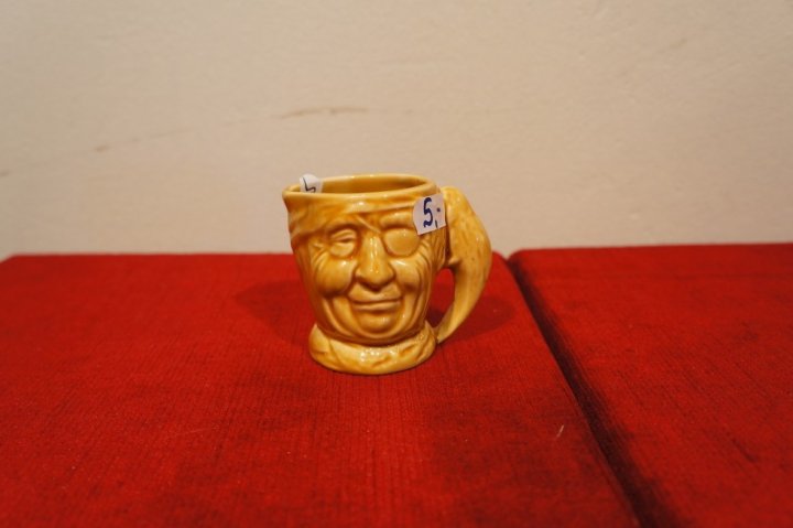 pohár pirát hnedý