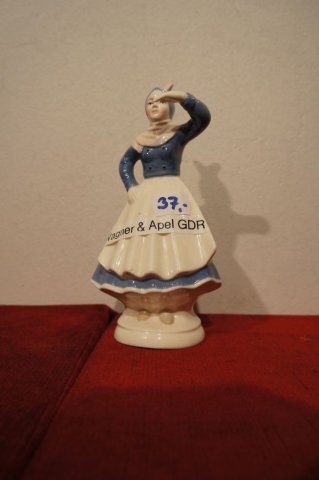žena v kroji